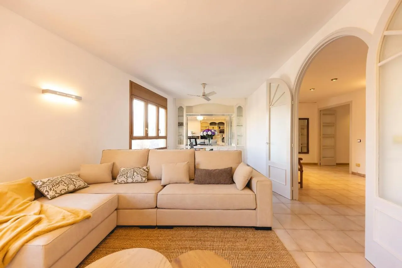 Bravissimo El Lleo, Bright 4-Bedroom Apartment Жирона Испания