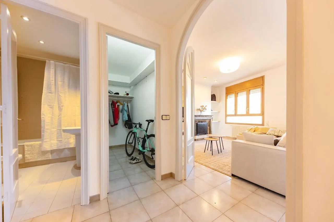 Bravissimo El Lleo, Bright 4-Bedroom Apartment Жирона