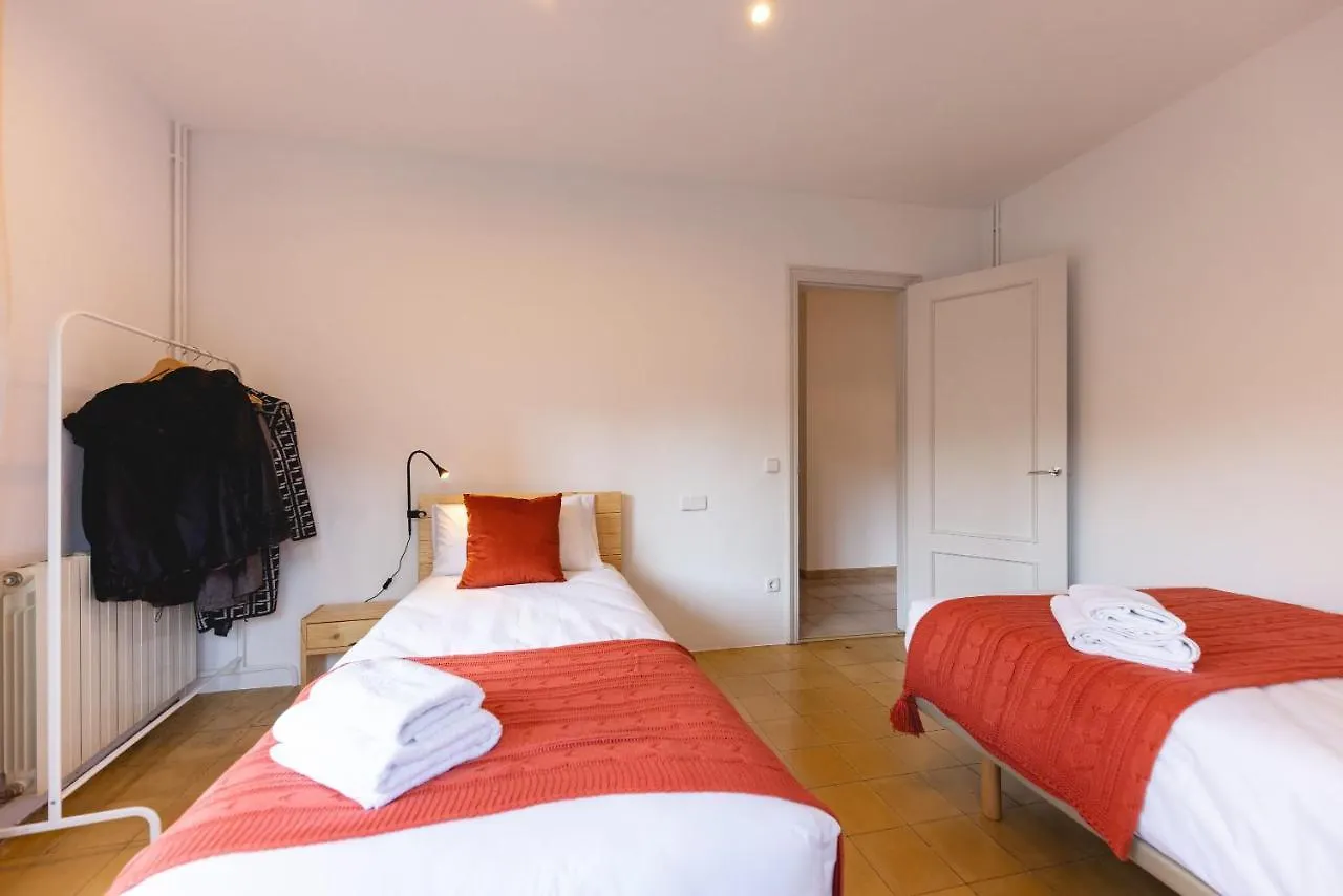 Bravissimo El Lleo, Bright 4-Bedroom Apartment Жирона