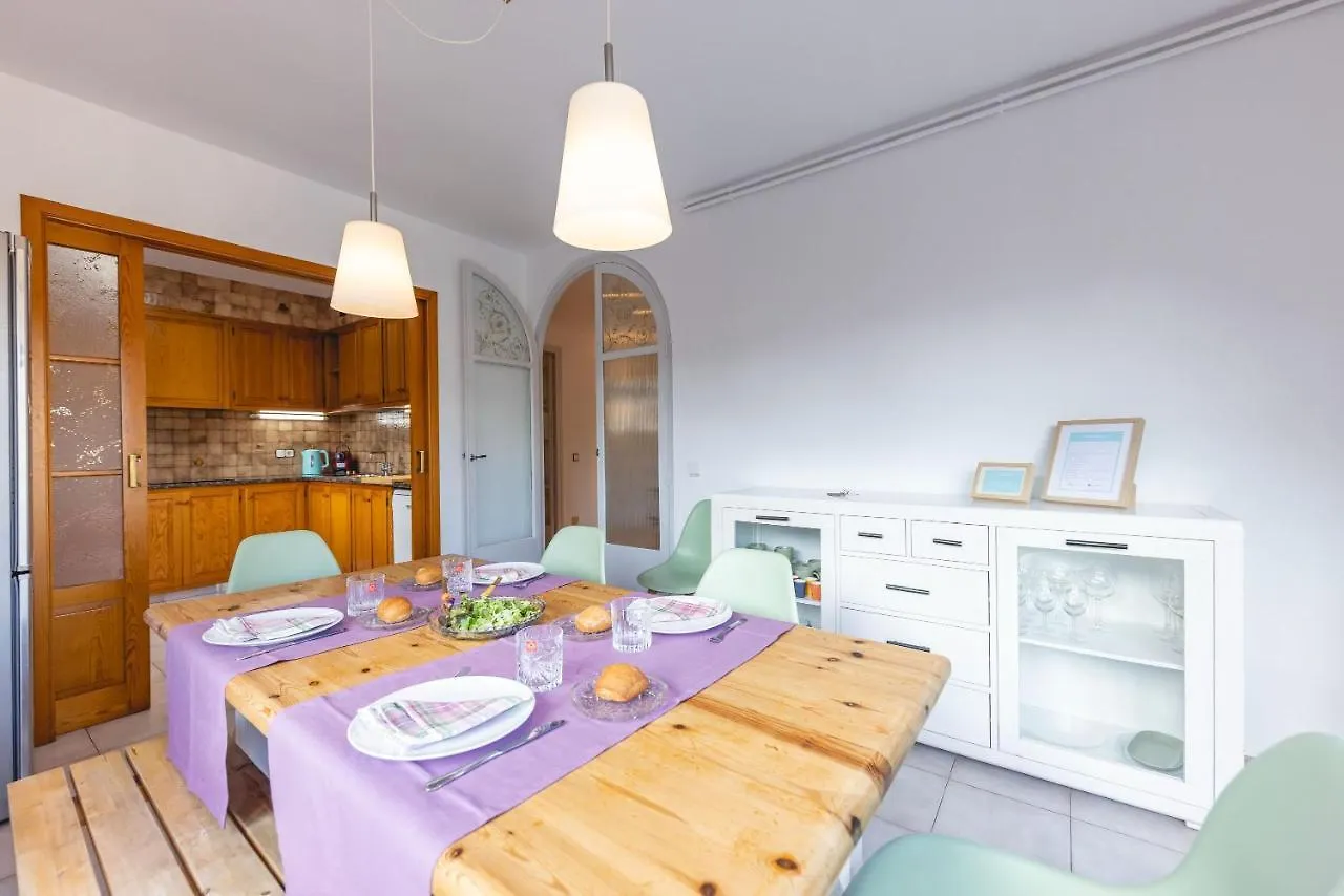 Bravissimo El Lleo, Bright 4-Bedroom Apartment Жирона Испания