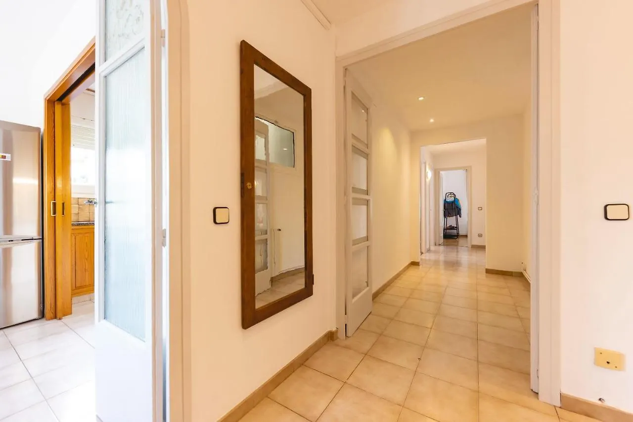 Bravissimo El Lleo, Bright 4-Bedroom Apartment Жирона 0*,
