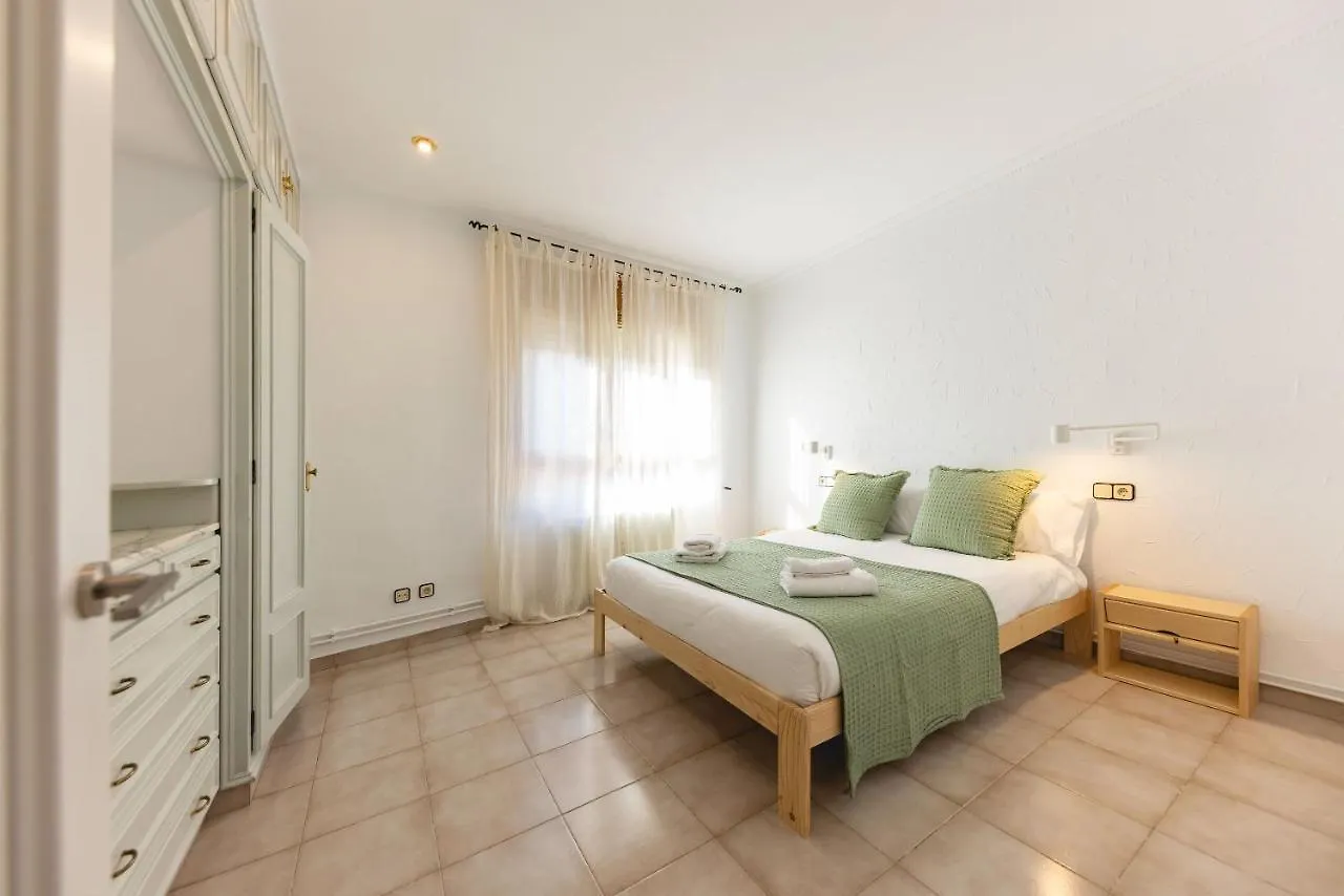 Bravissimo El Lleo, Bright 4-Bedroom Apartment Жирона 0*,  Испания