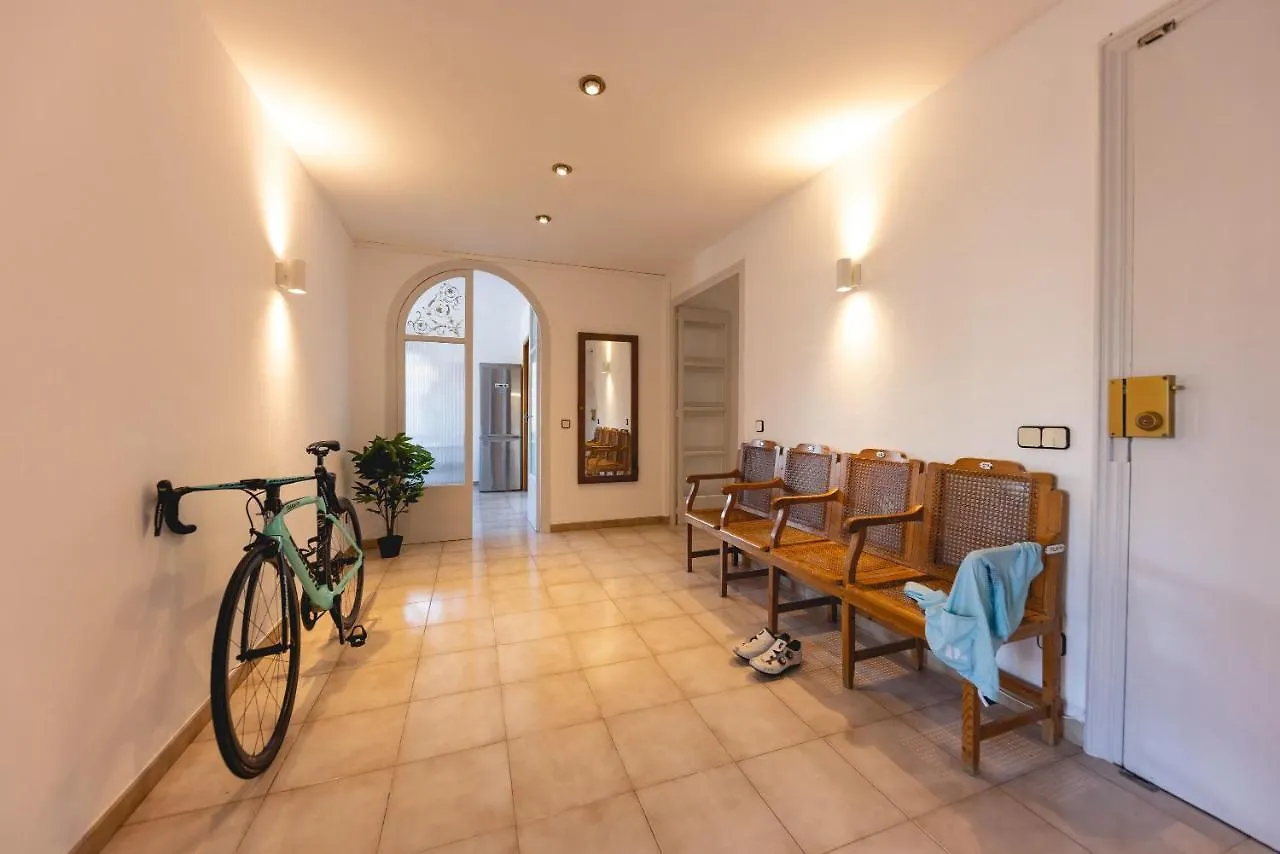Bravissimo El Lleo, Bright 4-Bedroom Apartment Жирона