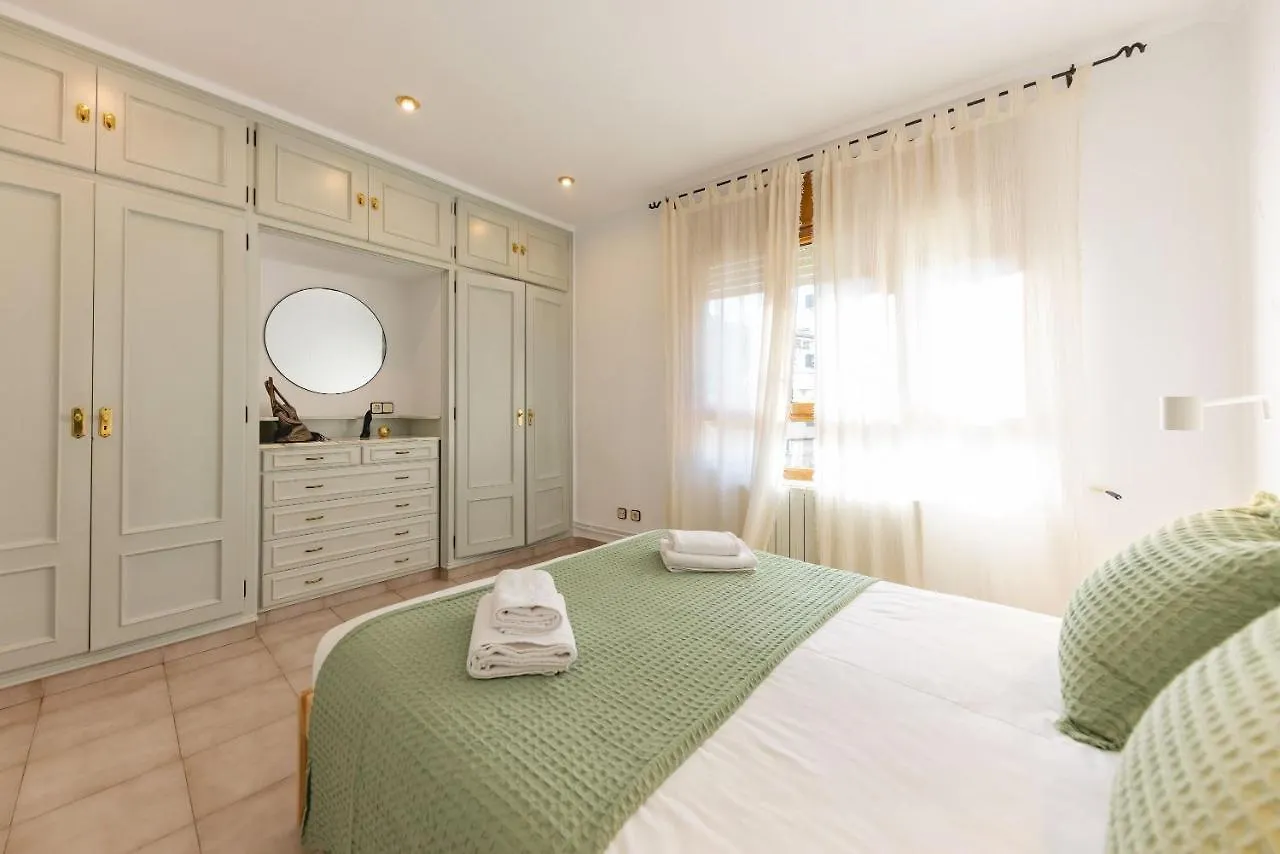 Bravissimo El Lleo, Bright 4-Bedroom Apartment Жирона