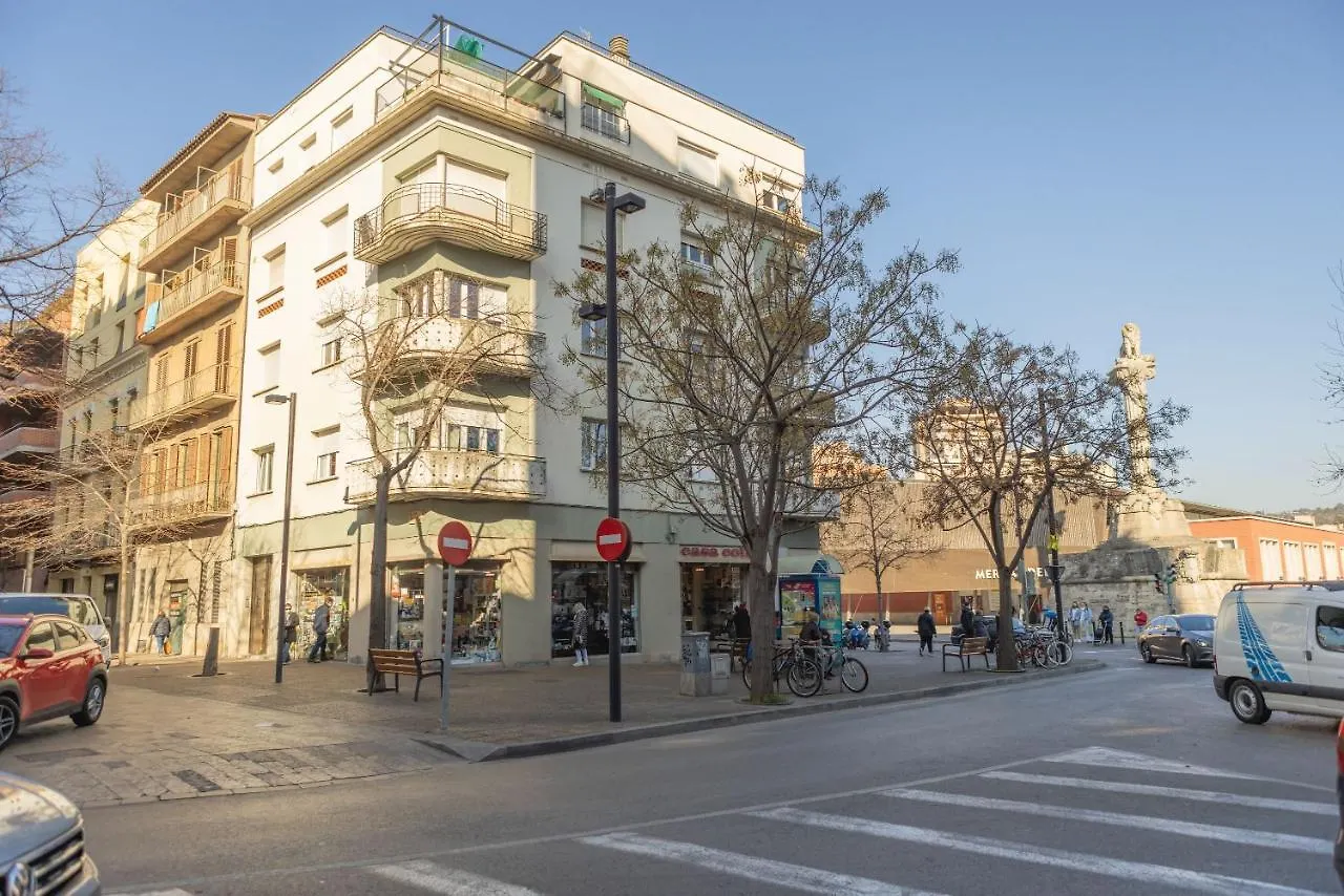 Bravissimo El Lleo, Bright 4-Bedroom Apartment Girona