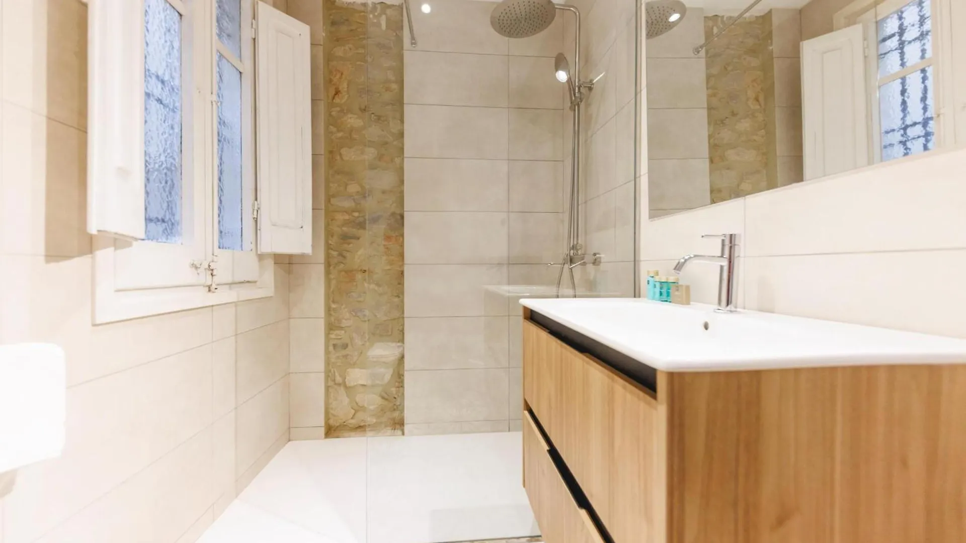 Bravissimo El Lleo, Bright 4-Bedroom Apartment Жирона