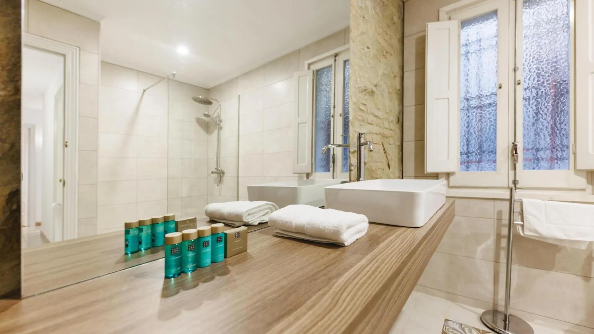 Bravissimo El Lleo, Bright 4-Bedroom Apartment Жирона 0*,