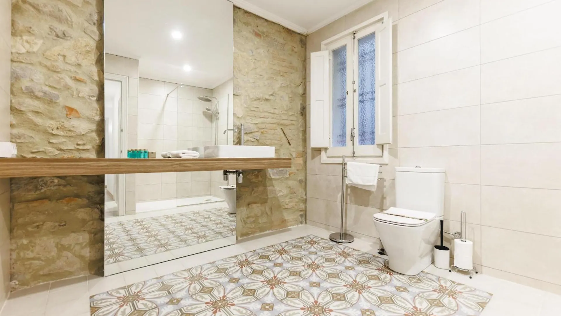 Bravissimo El Lleo, Bright 4-Bedroom Apartment Жирона