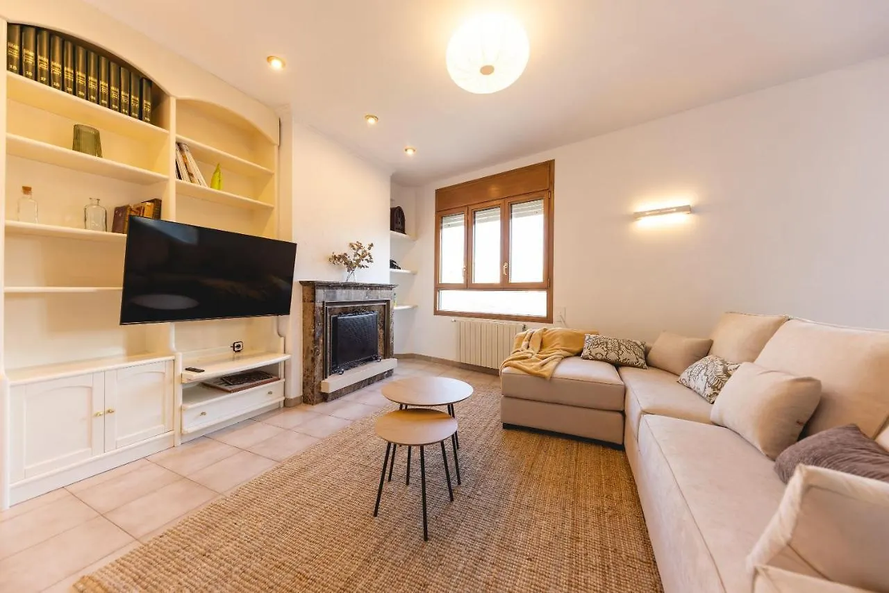 Bravissimo El Lleo, Bright 4-Bedroom Apartment Girona Spain