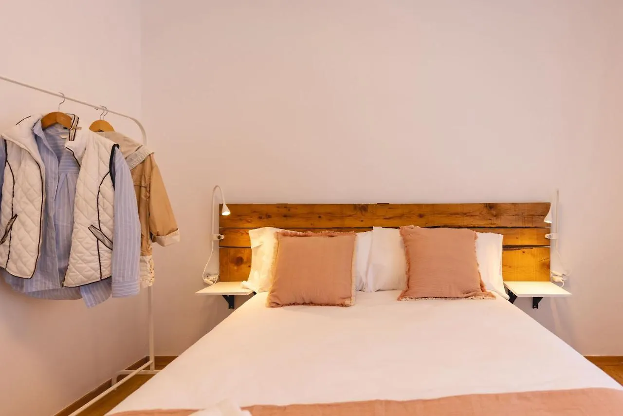 Bravissimo El Lleo, Bright 4-Bedroom Apartment Girona 0*,