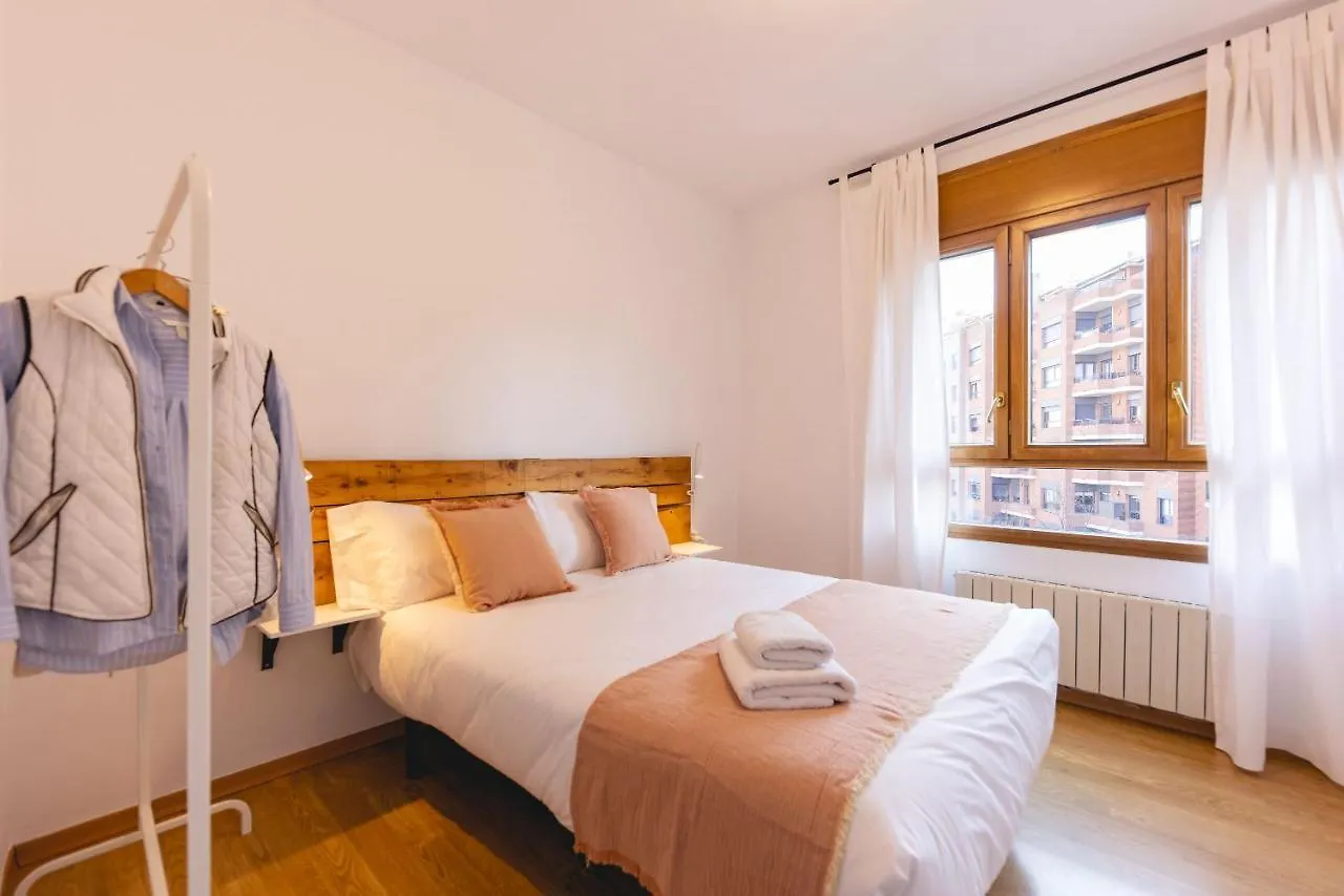 Bravissimo El Lleo, Bright 4-Bedroom Apartment Girona