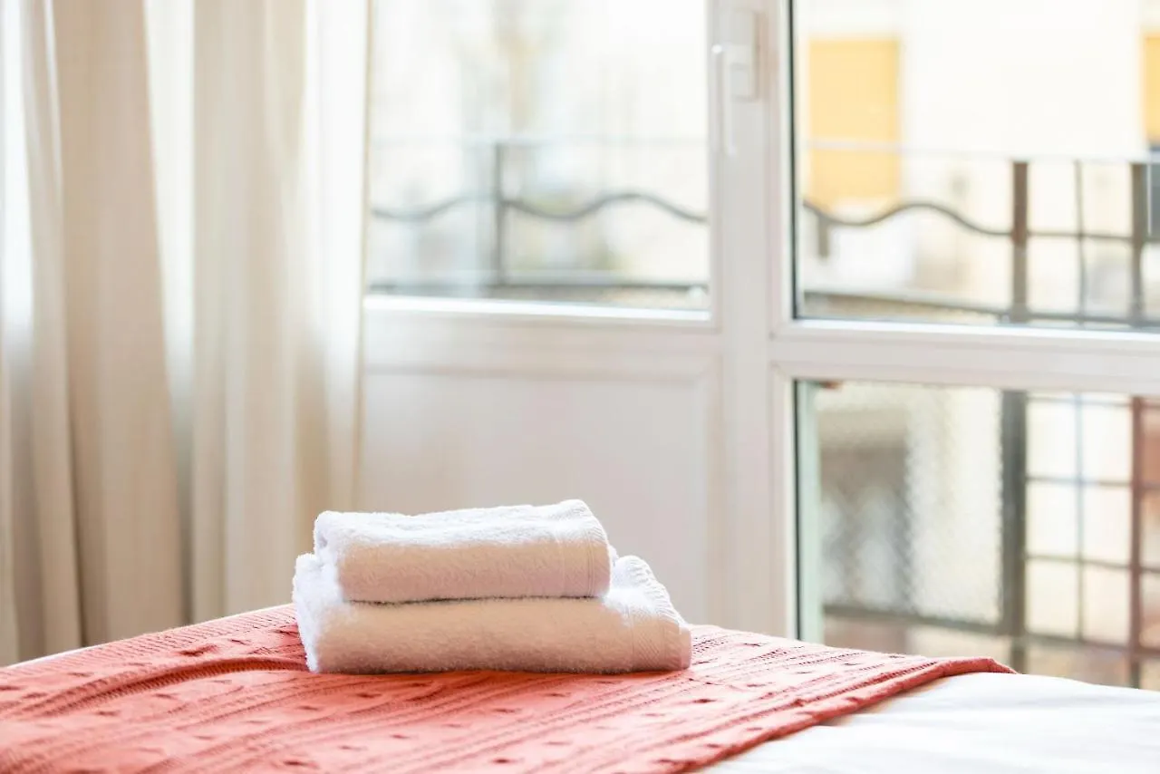 Bravissimo El Lleo, Bright 4-Bedroom Apartment Girona
